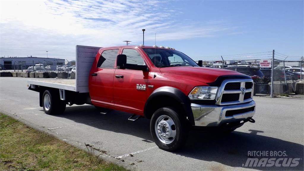 RAM 5500 平板式/側卸式卡車