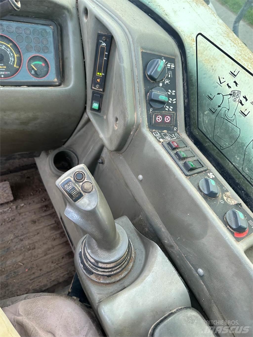 CLAAS K50 伸縮臂操作車