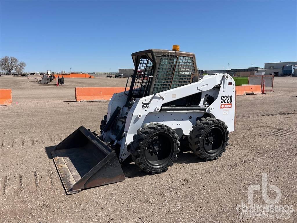 Bobcat S220 滑移轉向裝載機
