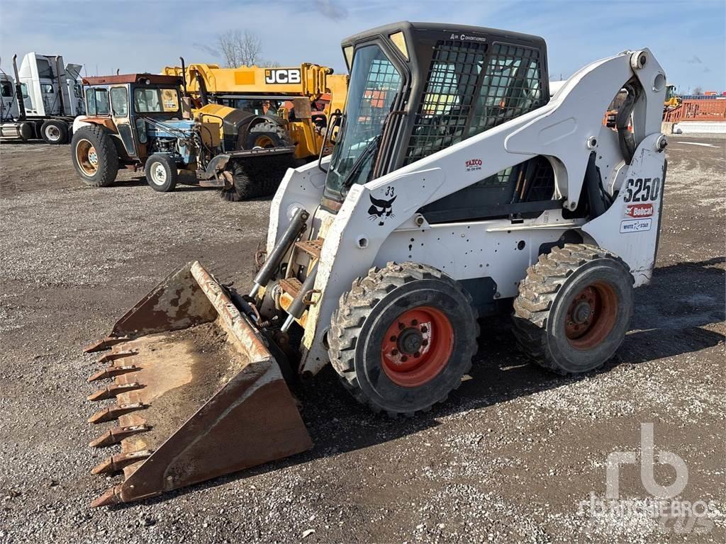 Bobcat S250 滑移轉向裝載機