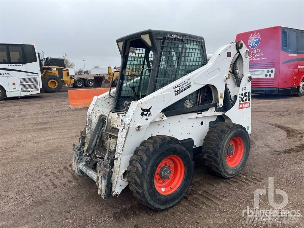 Bobcat S250 滑移轉向裝載機