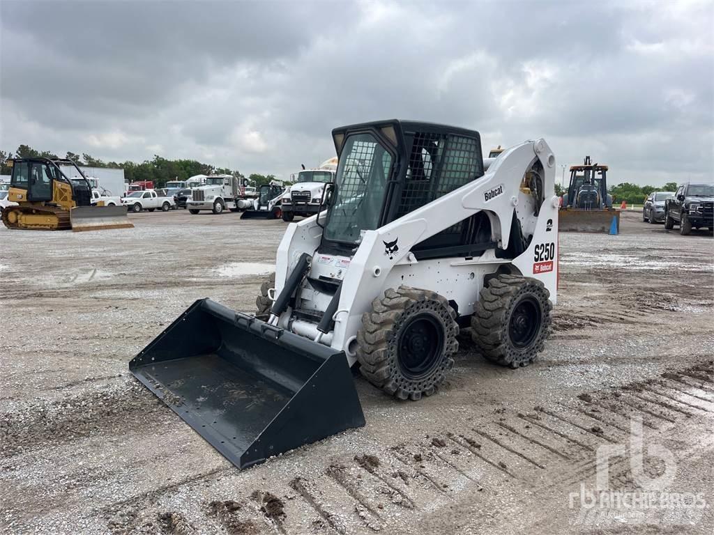 Bobcat S250 滑移轉向裝載機