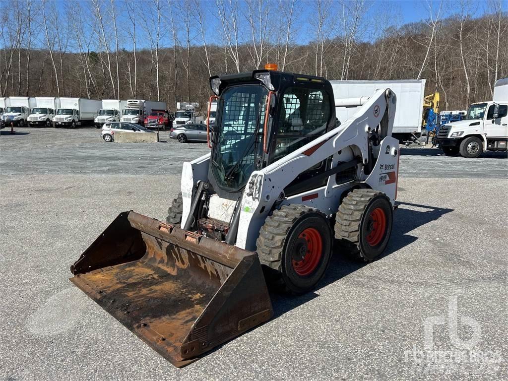 Bobcat S740 滑移轉向裝載機
