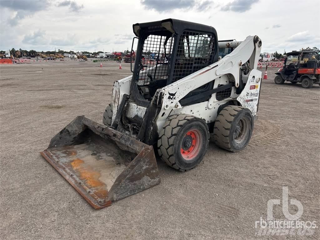 Bobcat S750 滑移轉向裝載機