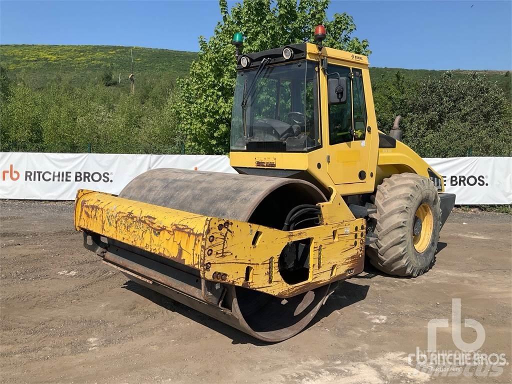 Bomag BW213DH-4 土壤壓實機
