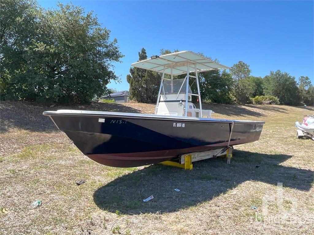  BOSTON WHALER 工作船艇 / 駁船