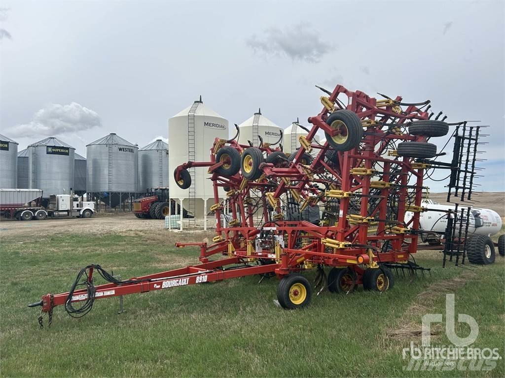 Bourgault 8910 中耕管理機