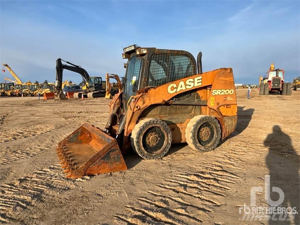 CASE SR200 滑移轉向裝載機
