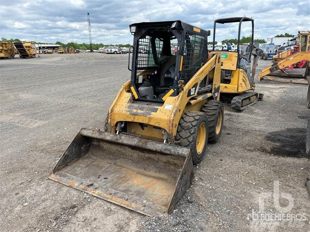 CAT 216B2 滑移轉向裝載機