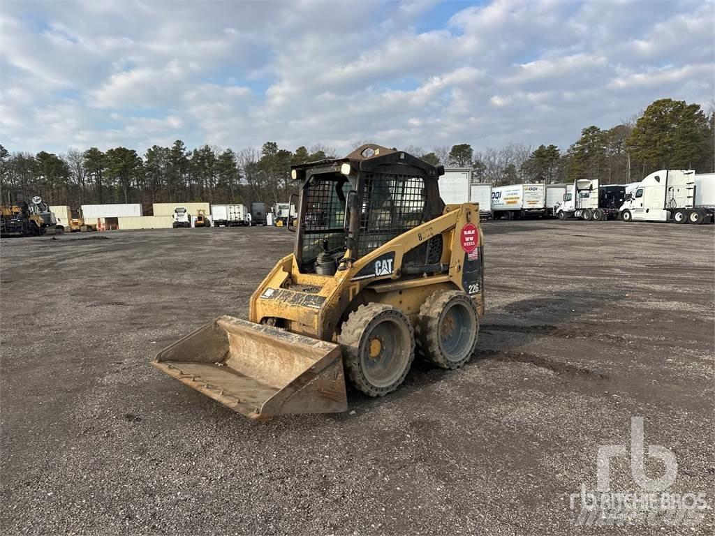 CAT 226 滑移轉向裝載機