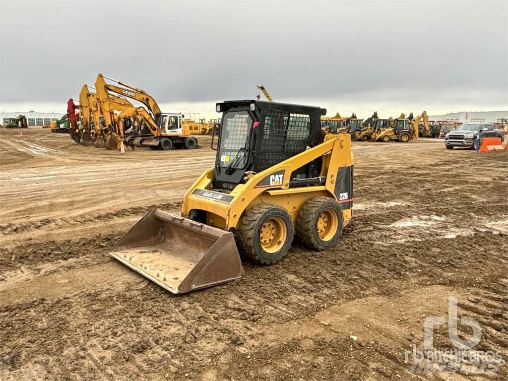 CAT 226 滑移轉向裝載機
