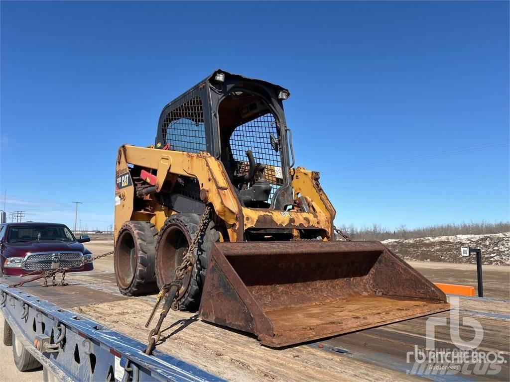 CAT 226D 滑移轉向裝載機