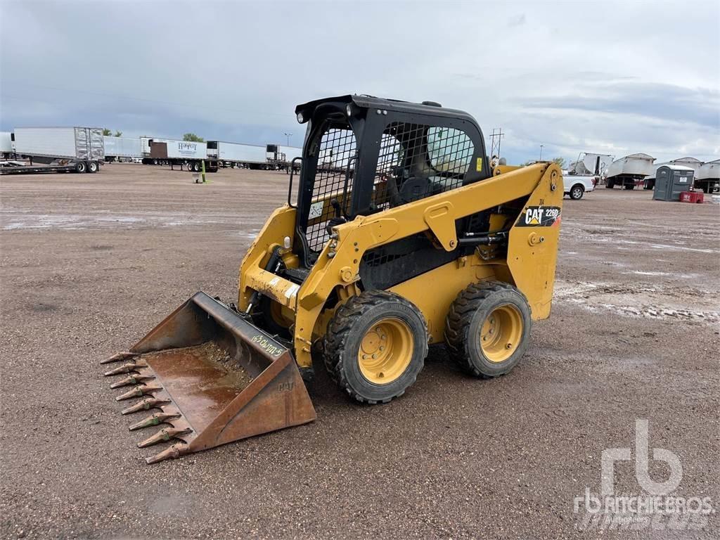 CAT 226D 滑移轉向裝載機