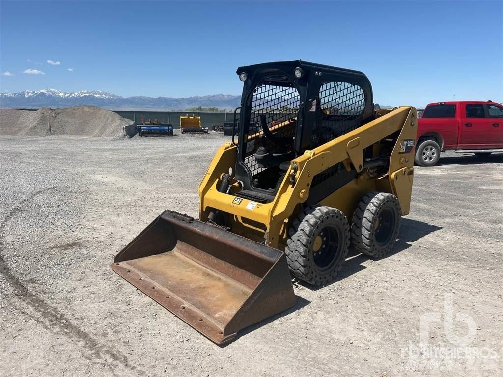 CAT 226D 滑移轉向裝載機