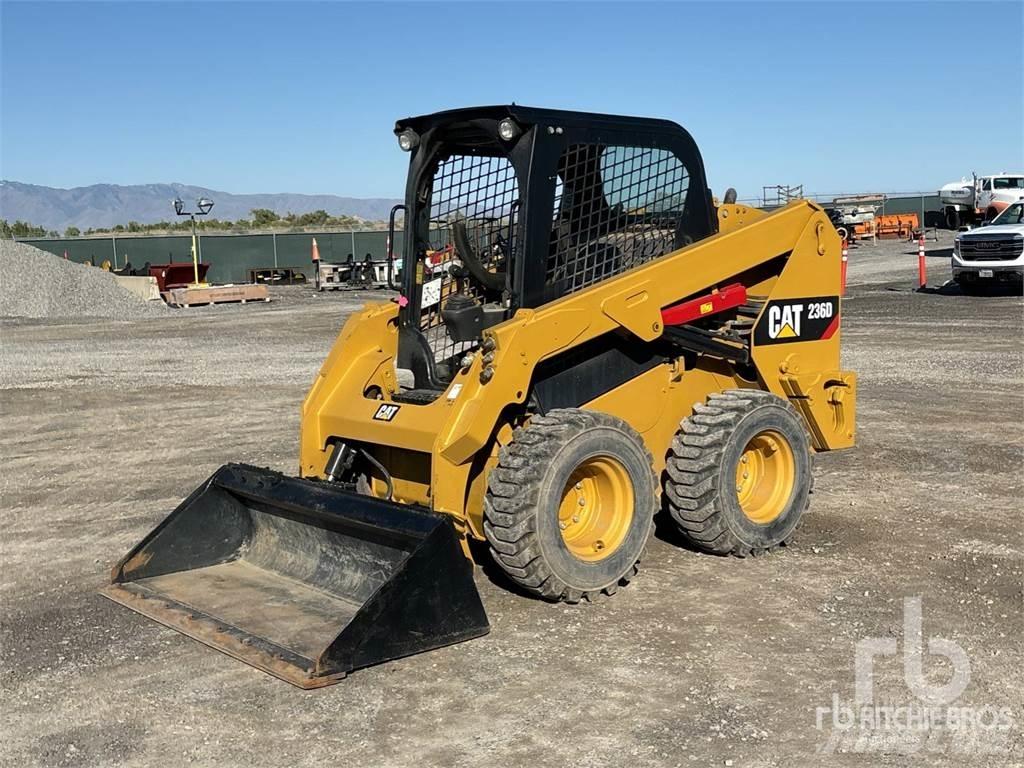 CAT 236D 滑移轉向裝載機