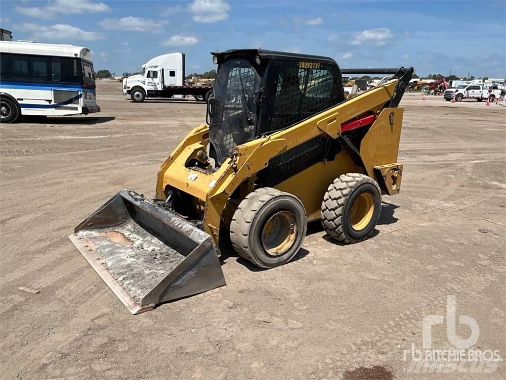 CAT 262D3 滑移轉向裝載機