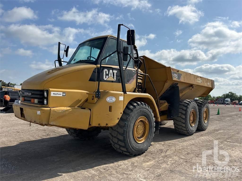 CAT 725 鉸接式起吊車