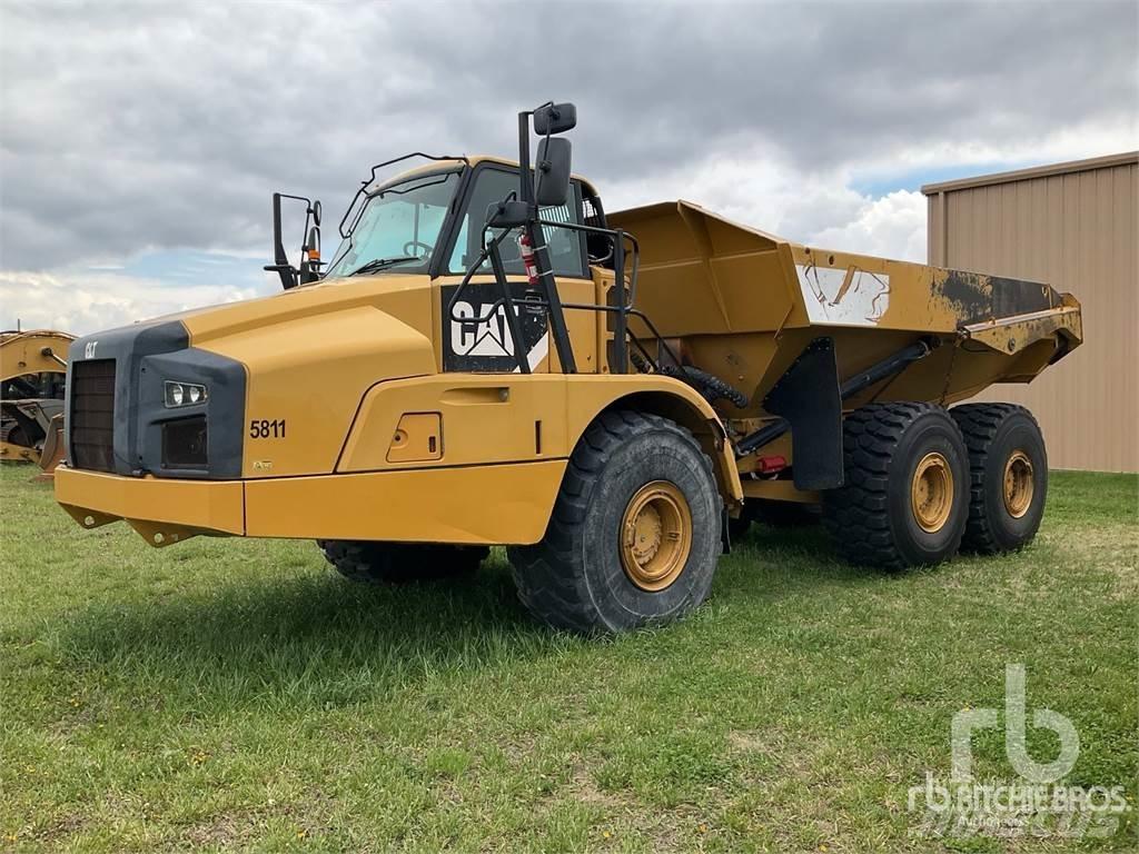 CAT 740B 鉸接式起吊車