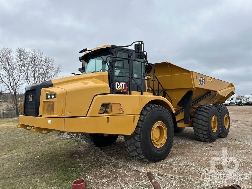 CAT 745 鉸接式起吊車