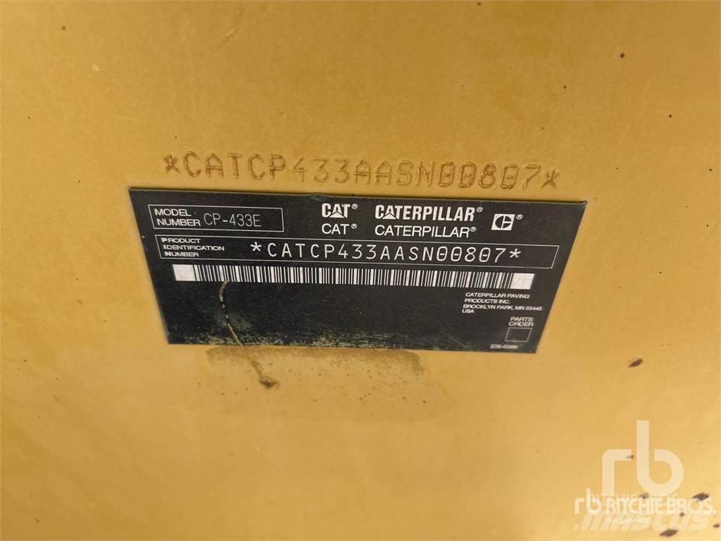 CAT CP433E 廢棄物壓實機