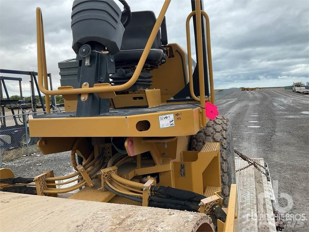 CAT CS44 土壤壓實機