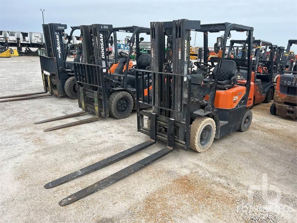 Doosan G25G 柴油卡車