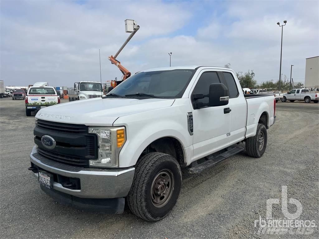 Ford F-250 皮卡.傳統半斗卡車/側卸板