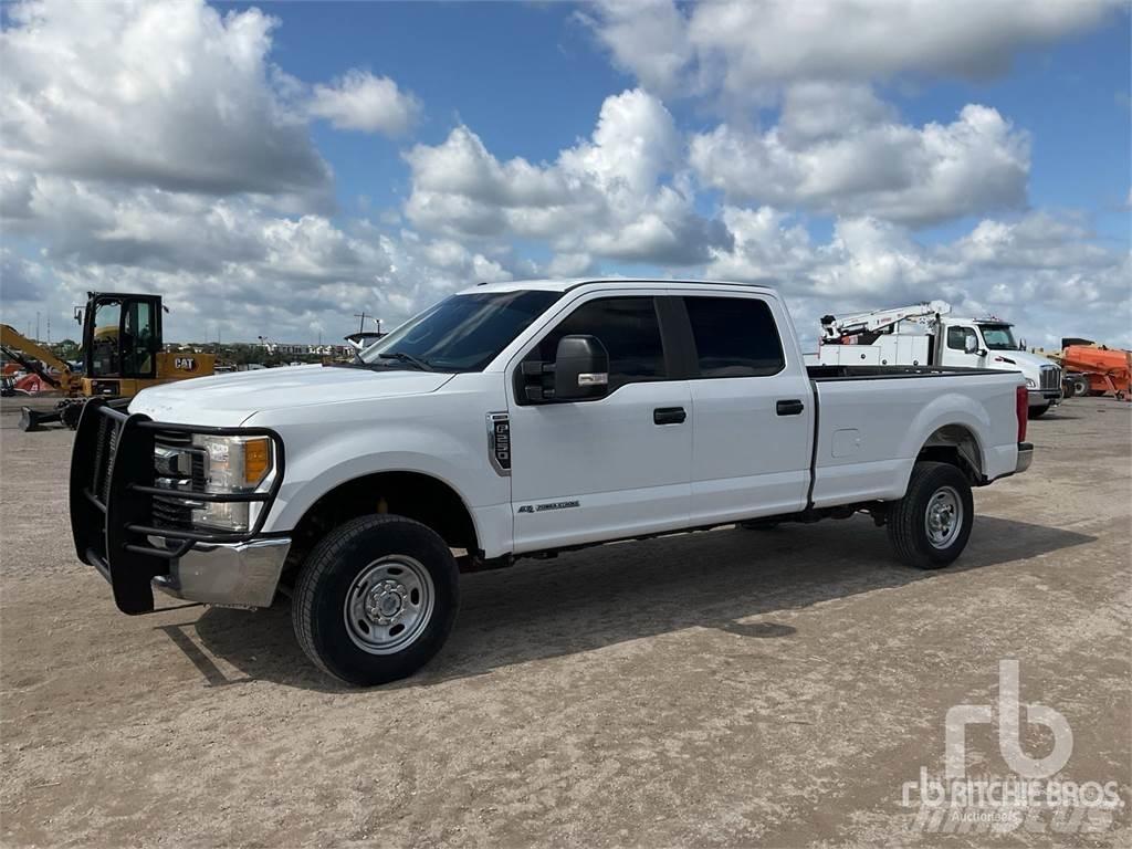 Ford F-250 皮卡.傳統半斗卡車/側卸板