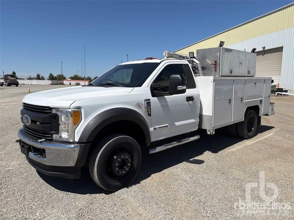Ford F-550 都市/通用型車輛