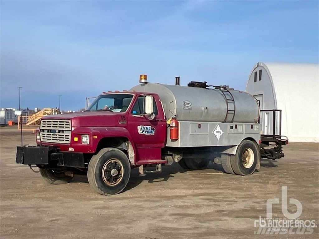 Ford F800 瀝青噴灑器