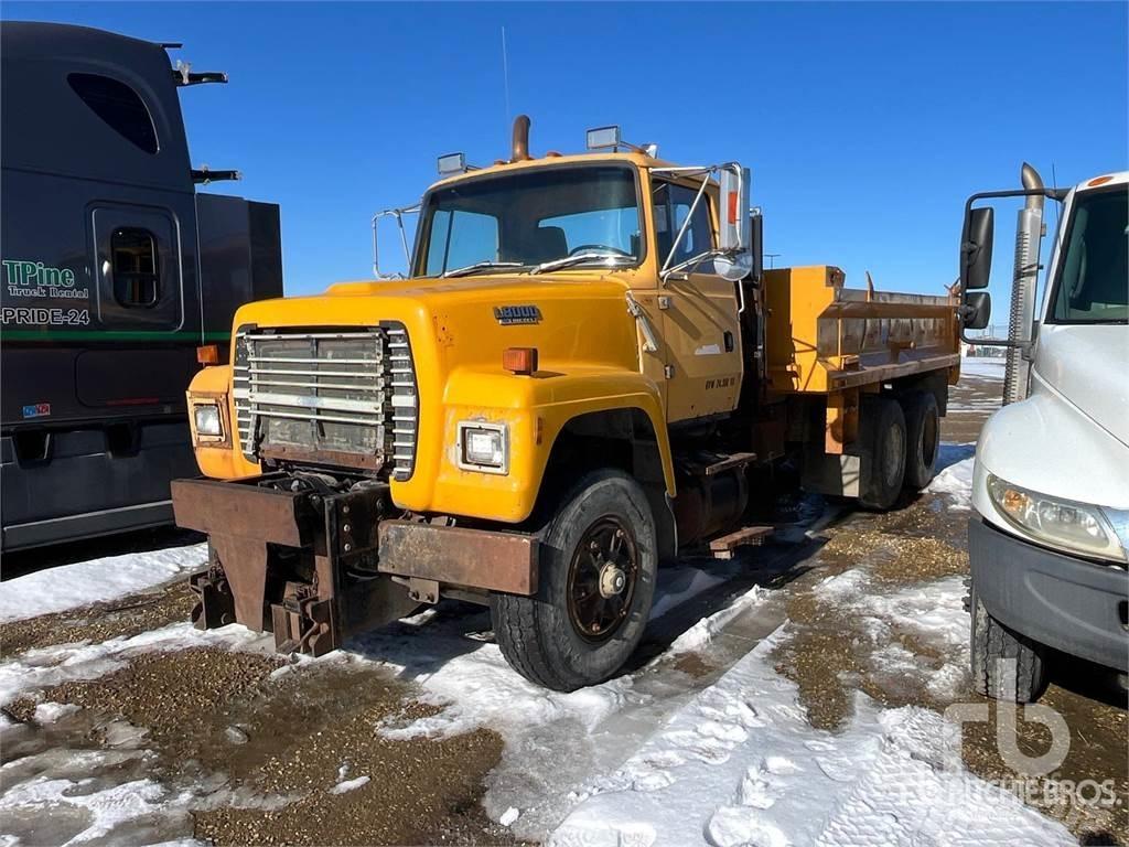 Ford L8000 傾卸式卡車