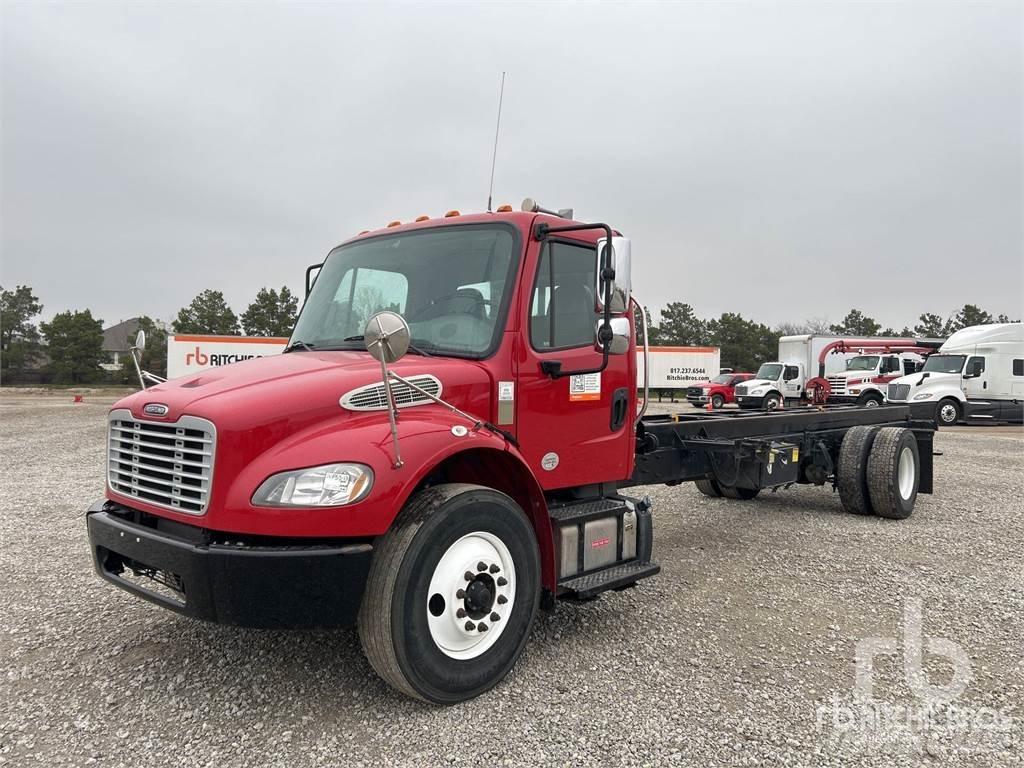 Freightliner M2 廂式貨物運輸車