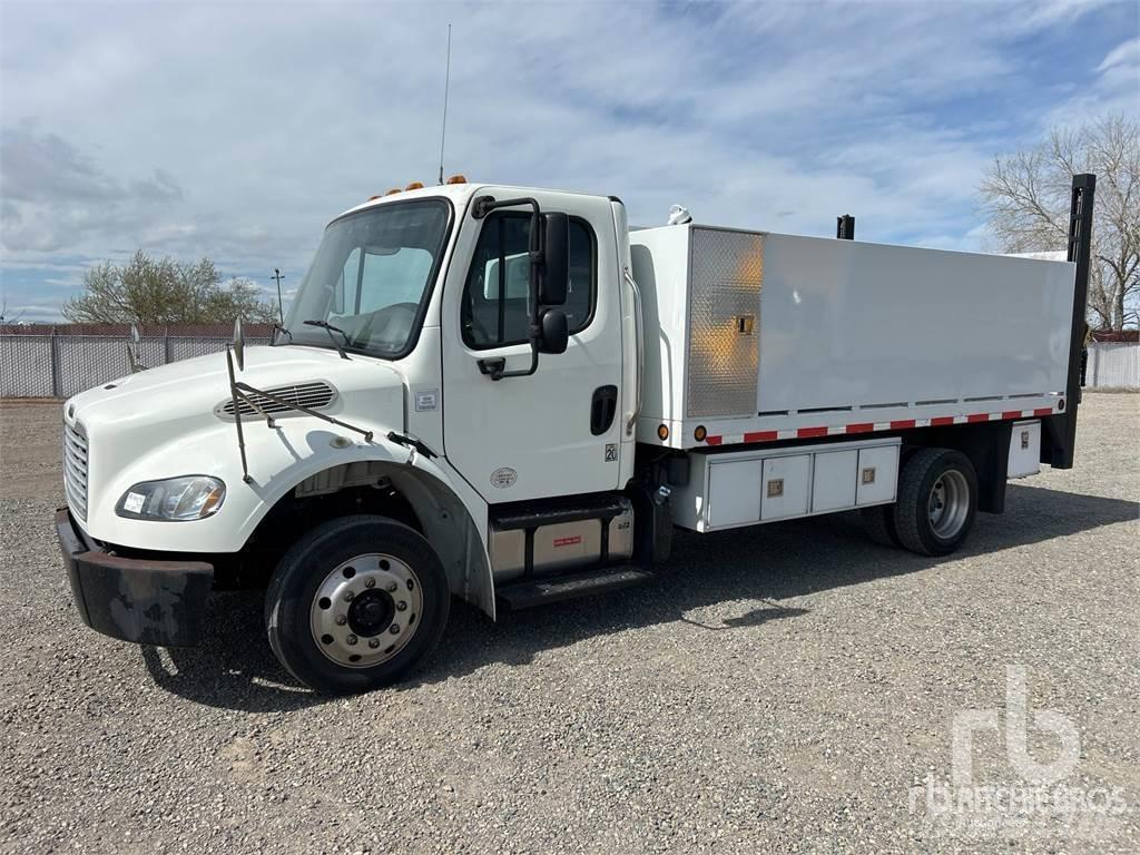 Freightliner M2 平板式/側卸式卡車