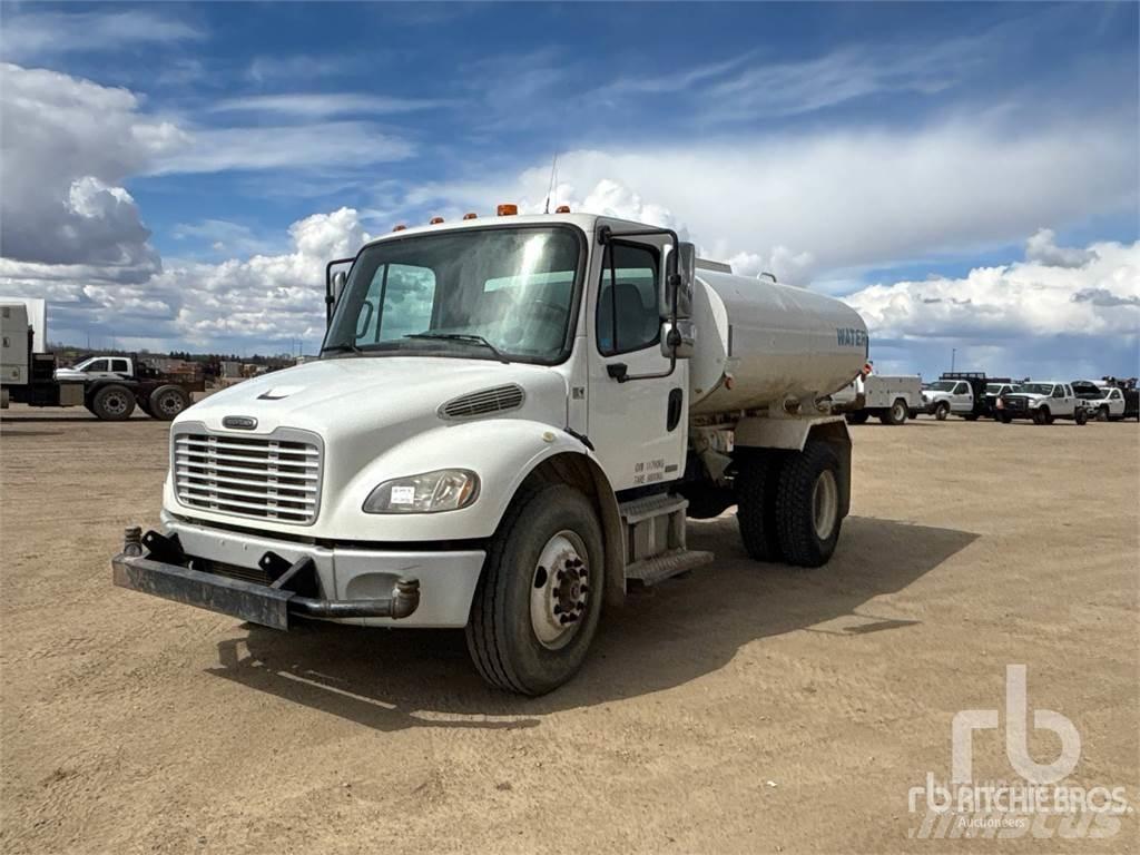 Freightliner M2 水車