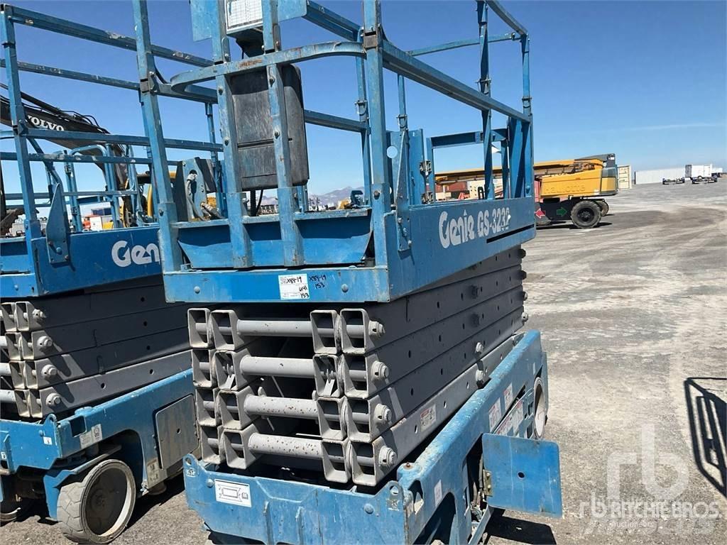 Genie 3233 剪式升降機