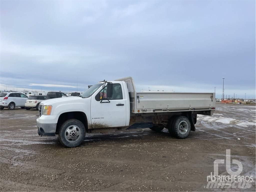 GMC 3500HD 平板式/側卸式卡車