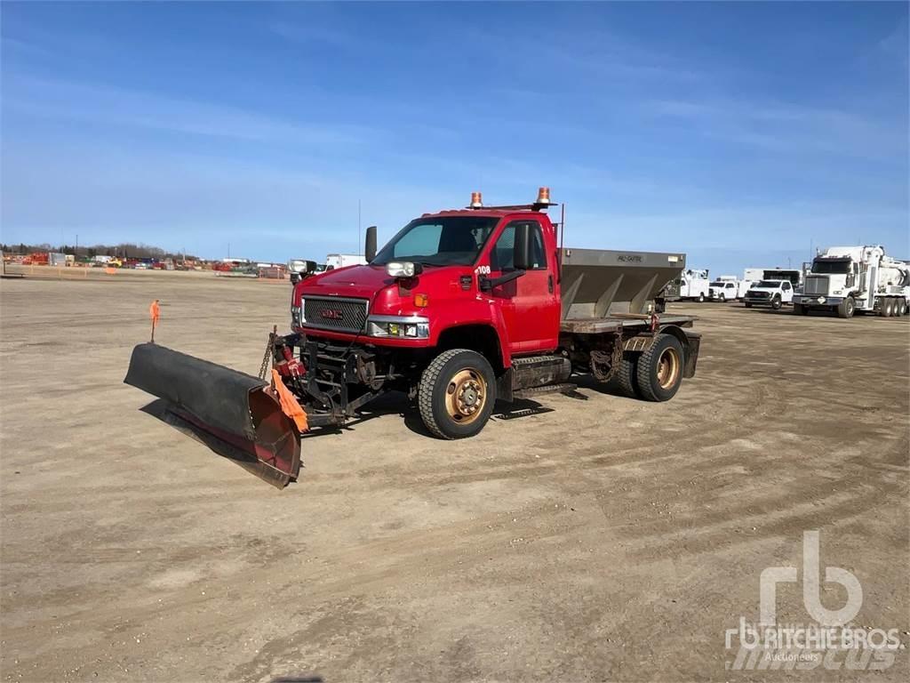 GMC C5500 刮雪板和犁
