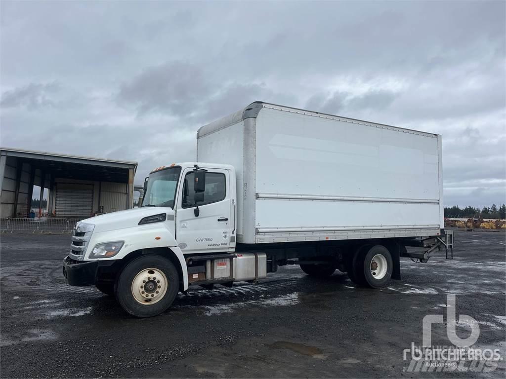 Hino 268 廂式貨物運輸車