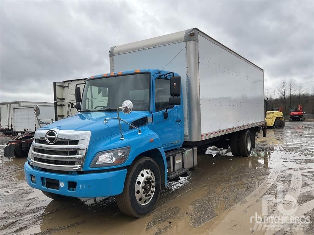 Hino 338 廂式貨物運輸車