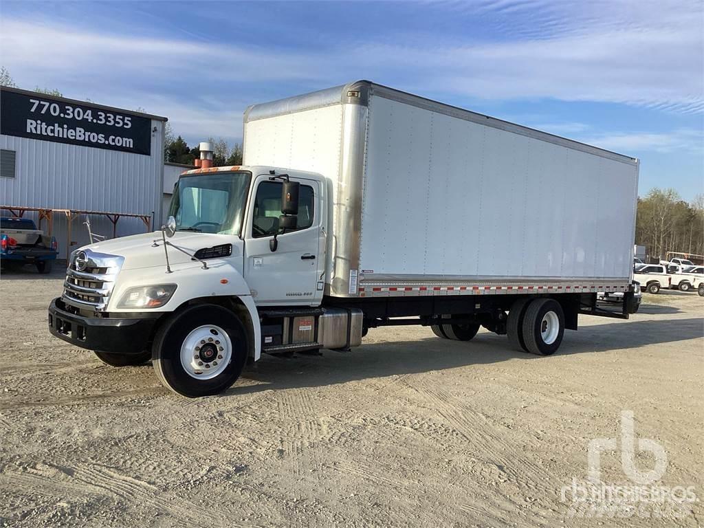 Hino 338 廂式貨物運輸車
