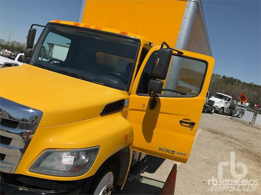Hino 338 廂式貨物運輸車