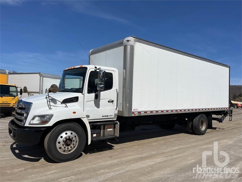Hino 338 廂式貨物運輸車