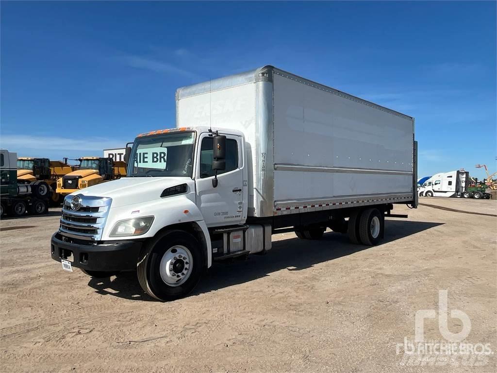 Hino 338 廂式貨物運輸車