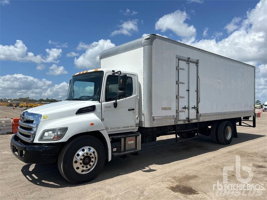 Hino 338 廂式貨物運輸車