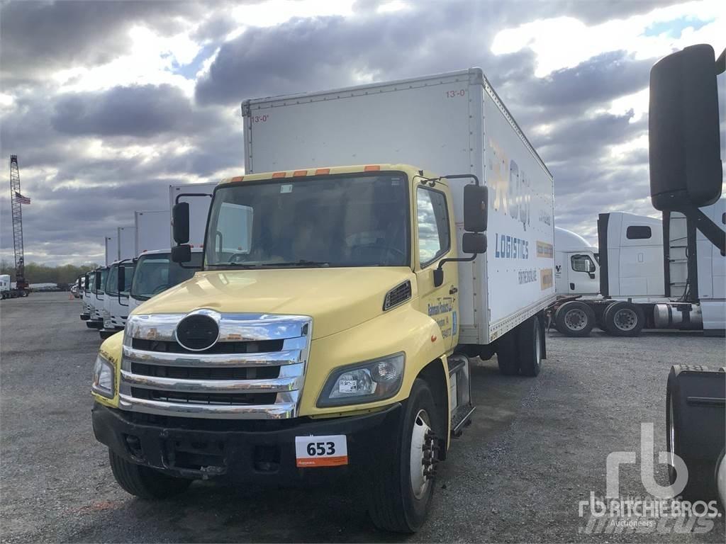 Hino 338 廂式貨物運輸車