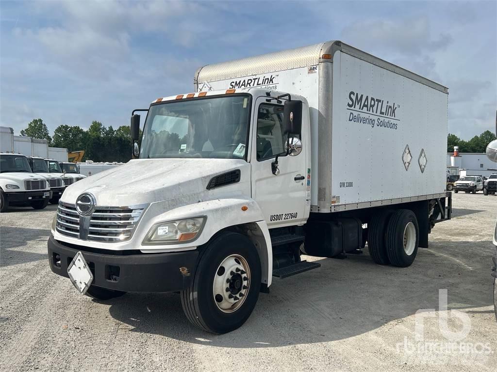 Hino 338 廂式貨物運輸車