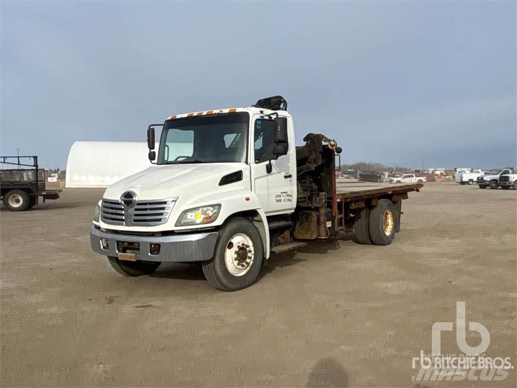 Hino 338 起重機卡車