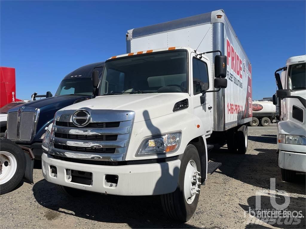 Hino 338 廂式貨物運輸車