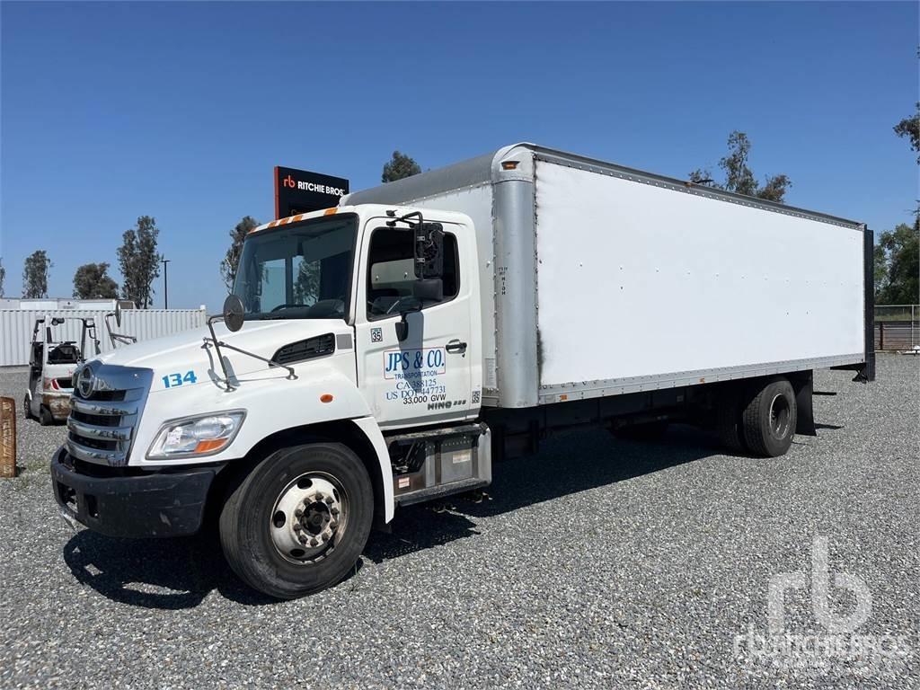 Hino 338 廂式貨物運輸車