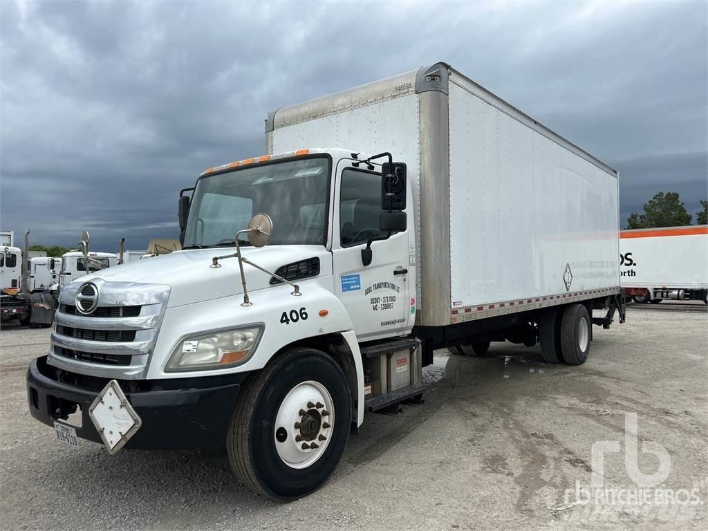 Hino 338 廂式貨物運輸車